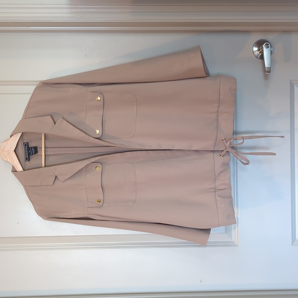 ✨ Chic Beige Utility Jacket with Gold Button Details – Sleek & Sophisticated